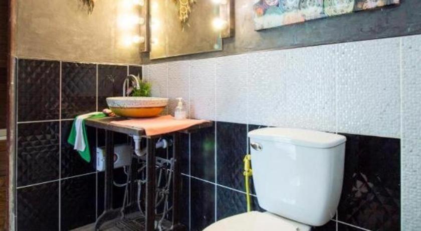 Hotel OYO 999 Baan Pak Rom Ruen HHQ Exteriér fotografie